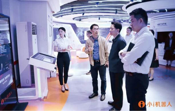 【合作伙伴】上海嘉定區(qū)委書記陸方舟一行蒞臨小i機(jī)器人調(diào)研考察