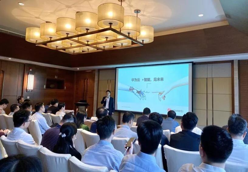 【行業聚焦】華為云蔣國文:+智能,見未來